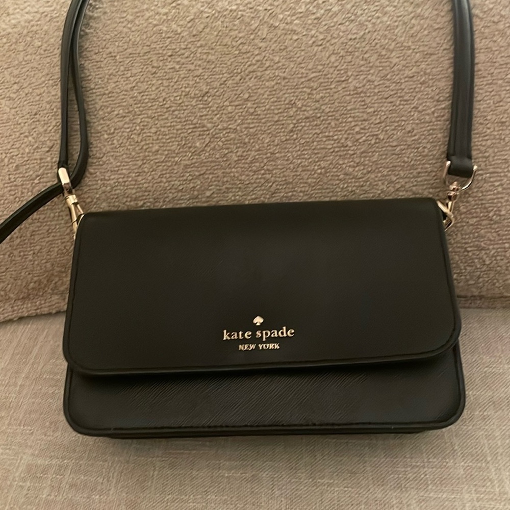 SOLD
Kate Spade convertible cross body handbag